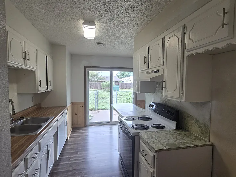 909 S Park St — Photo 10