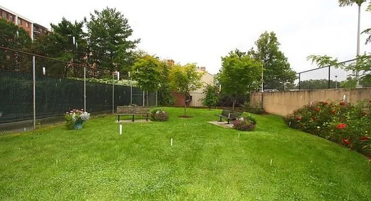 4343 Embassy Park Dr NW — Photo 36