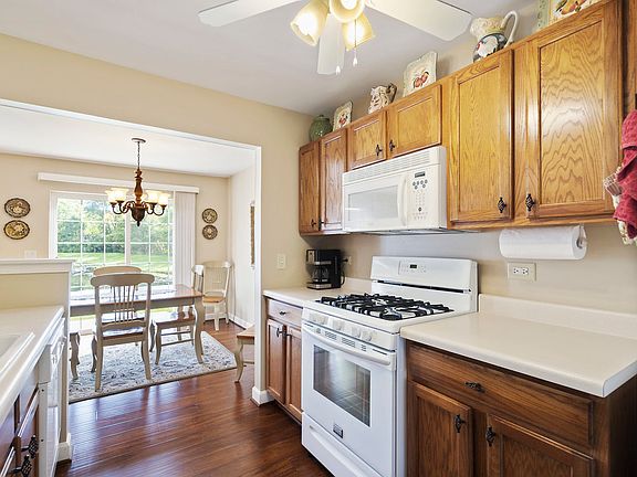 3rd image of 2453 Stoughton Cir