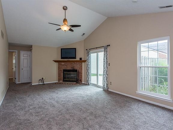 3rd image of 3727 Riverwood Dr