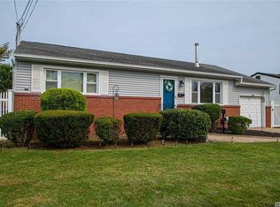 39 Wavecrest Ave, West Islip, NY 11795
