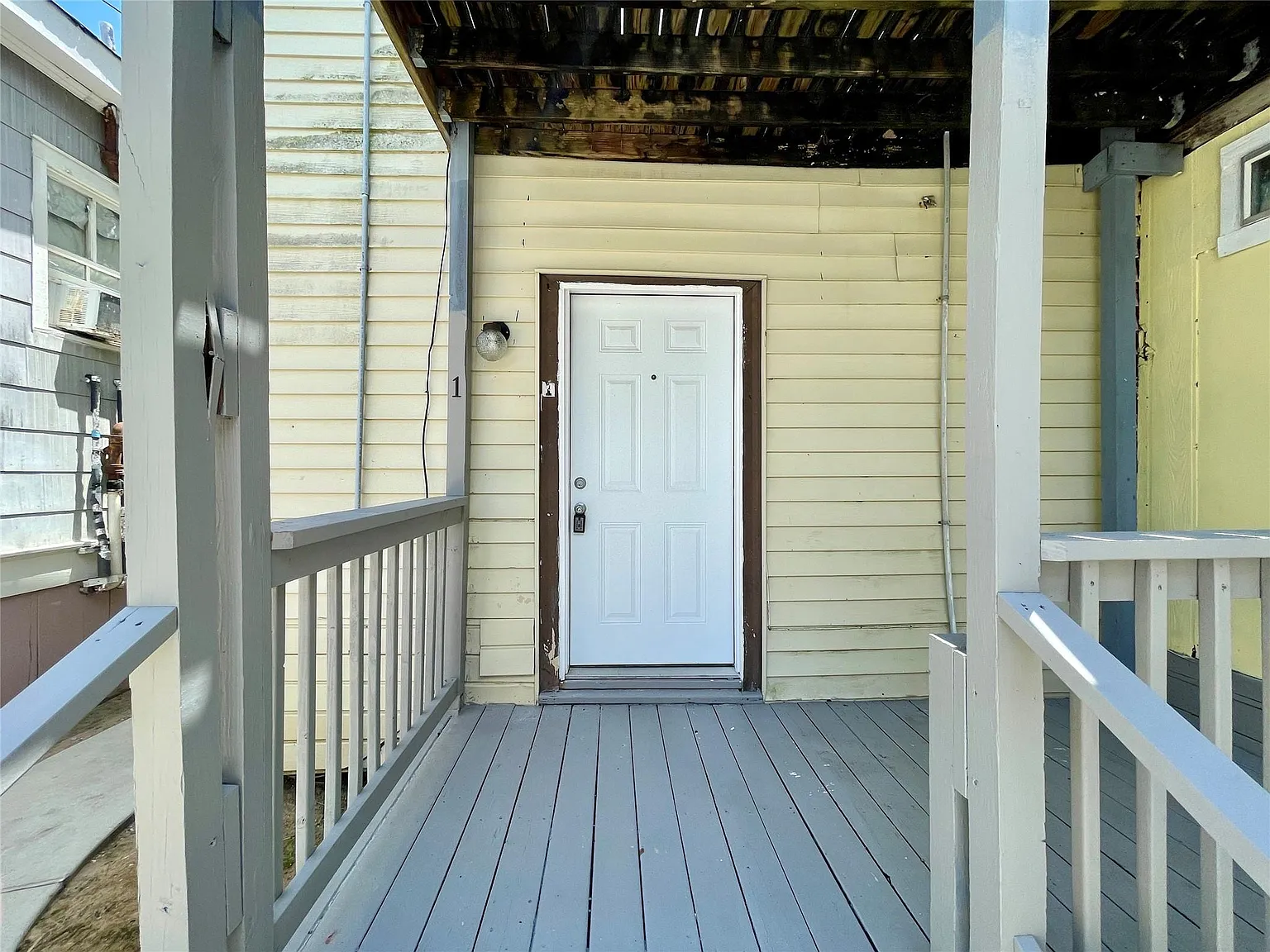 2 bed, 1.0 bath, 900 sqft, $1,200 — Photo 2