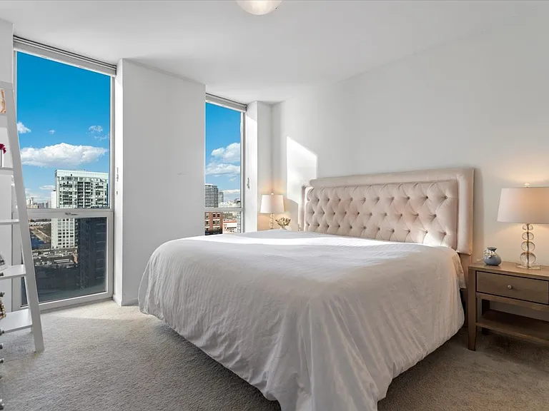 645 N Kingsbury St #1703 — Photo 9