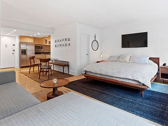 4th image of 13 W 13th St APT 7ES