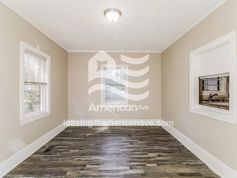 9228_006_wm_-_living_room_13589539.jpg