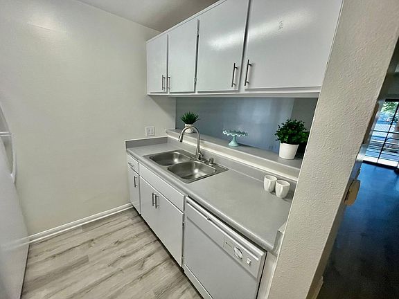 4th image of 2725 Abbot Kinney Blvd