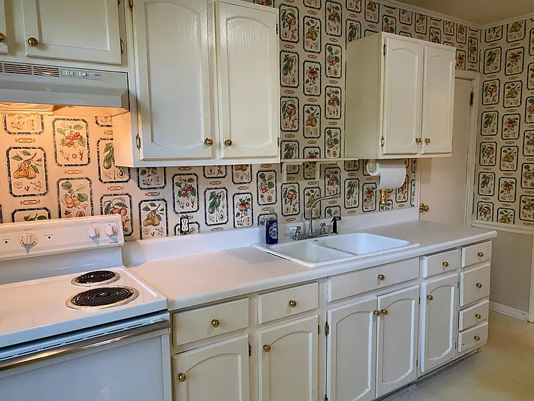 Bright, sunny kitchen