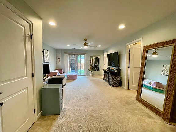 4th bedroom/flex room (on the 1st floor). Has a walk in closet and en suite full bath.