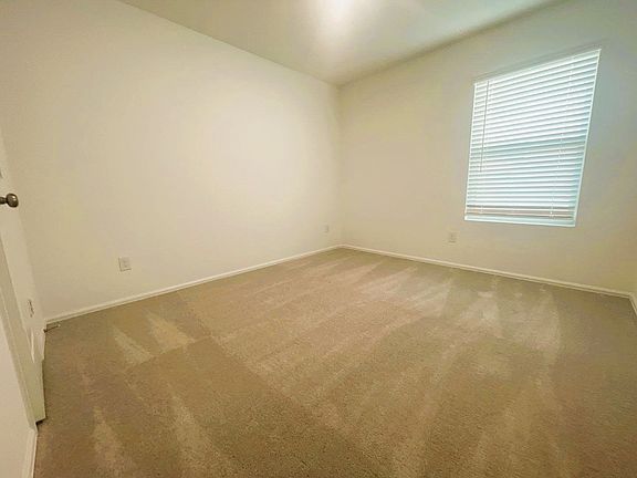 4th image of 4146 Oakland St