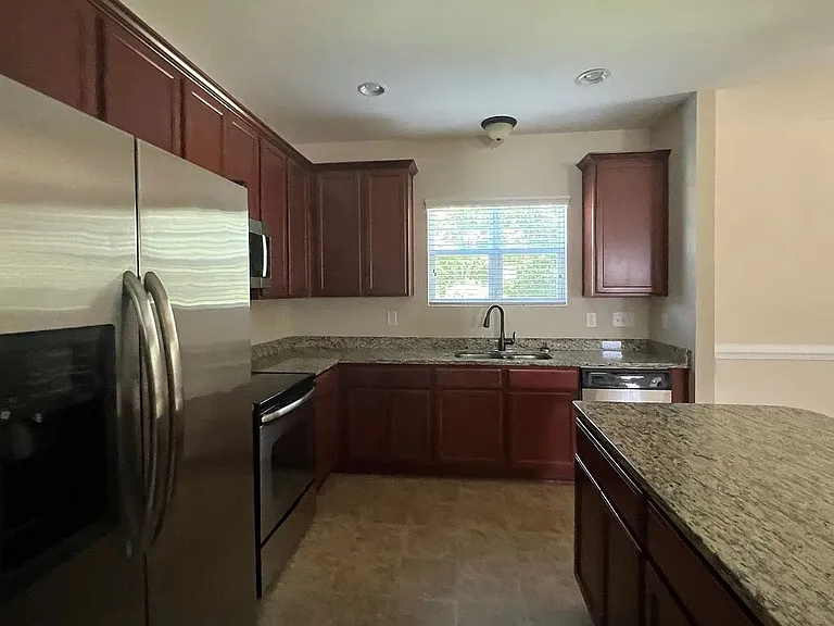 44 Salisbury Ln — Photo 7