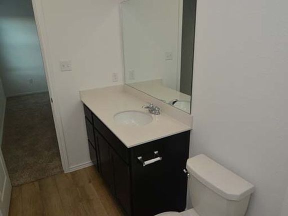 5th image of 404 Bass Dr