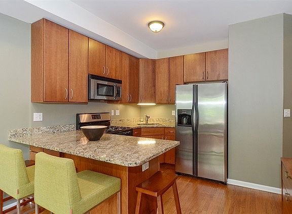 4th image of 2717 N Sawyer Ave APT 2
