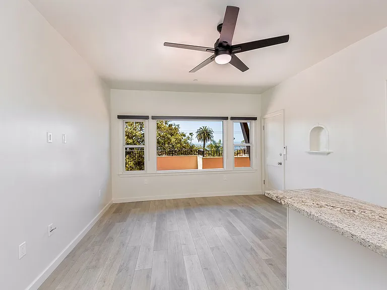 1313 Buena Vista St — Photo 4