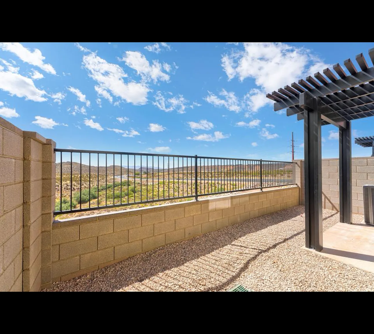 3 bed, 2.5 bath, 1659 sqft, $2,200 — Photo 2