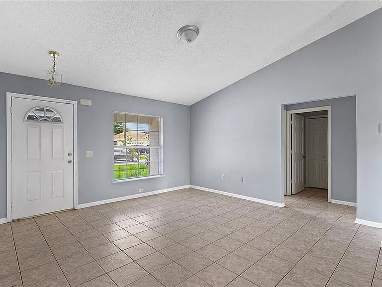 568 Kingfisher Dr — Photo 7
