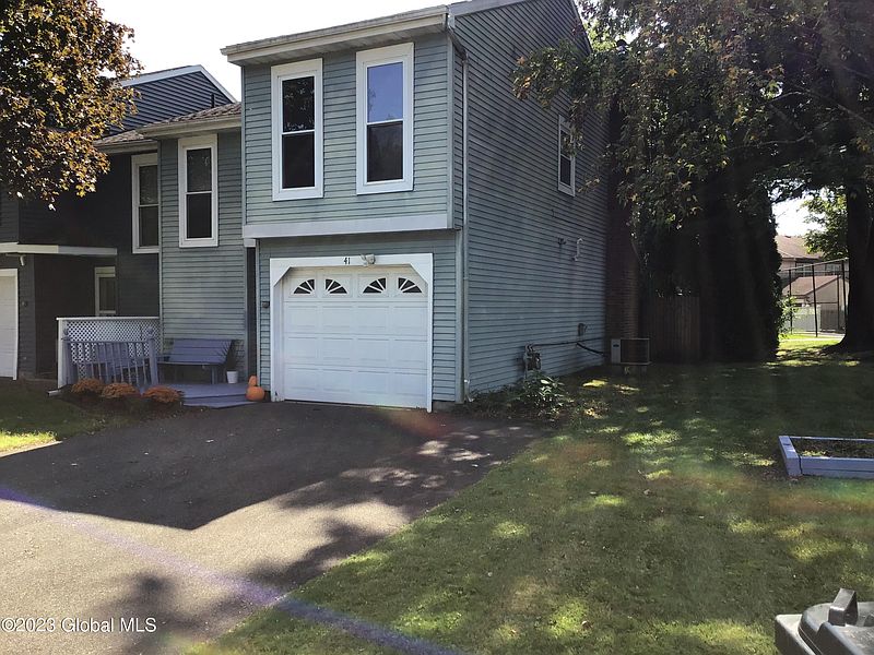 2nd image of 41 Meadowlark Drive
