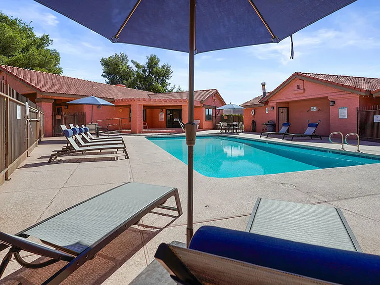 Sunset Springs Apartments — Photo 1