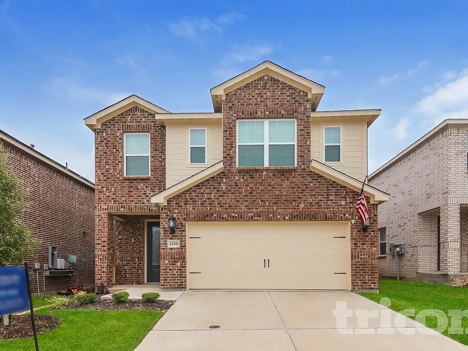 1209 Bullock Dr