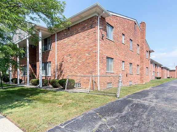 3rd image of 21404 Beaconsfield St #14