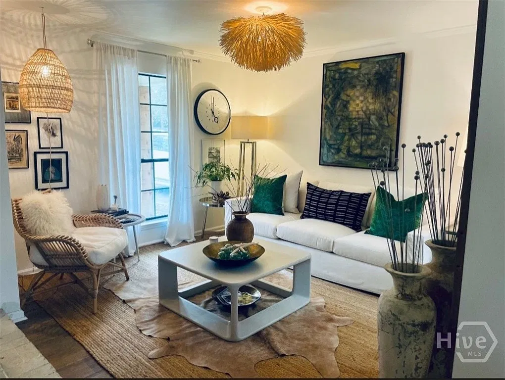 3 bed, 2.0 bath, 1687 sqft, $2,300 — Photo 3