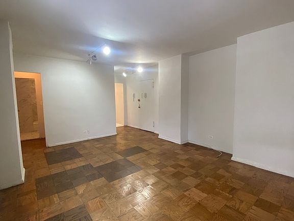 3rd image of 300 W 55th St APT 16W