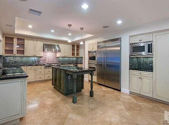 2nd image of 3942 W Cresthaven Dr