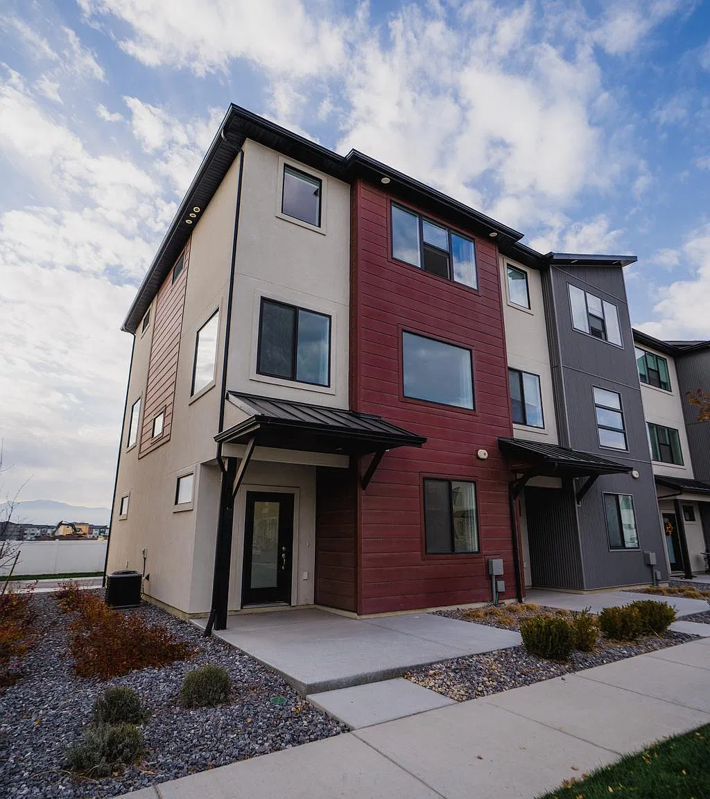 4 bed, 2000 sqft, $2,199 — Photo 1