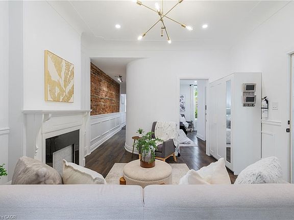 5th image of 46 Murray St E