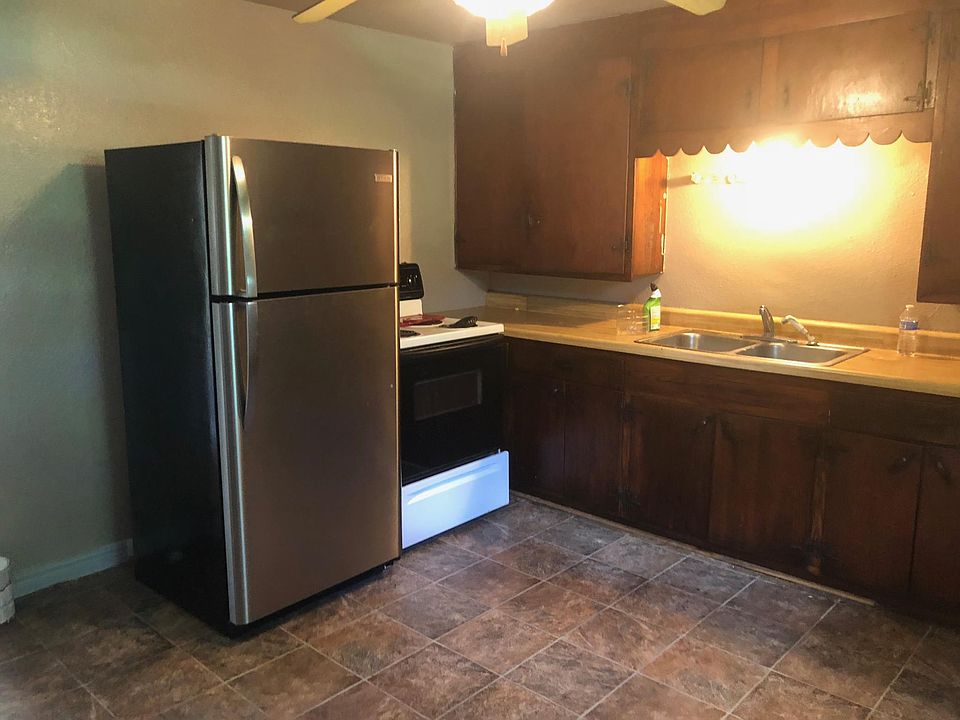 1st image of 605 N 3rd St