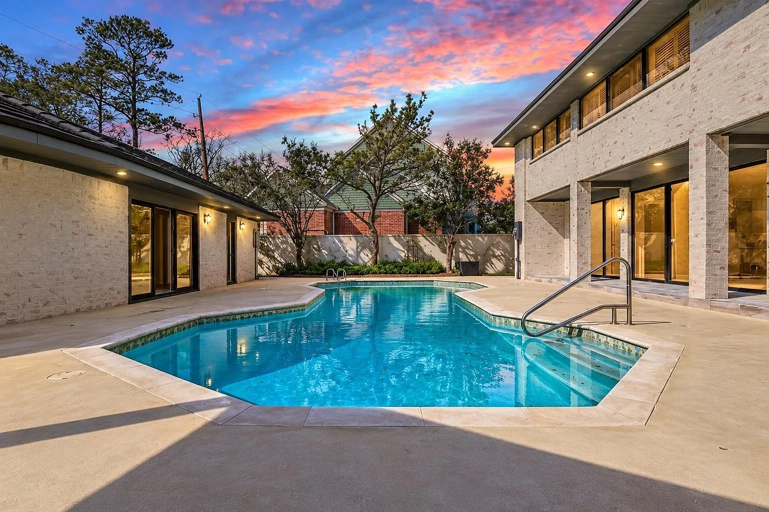 6 bed, 5.5 bath, 4352 sqft, $10,000 — Photo 1