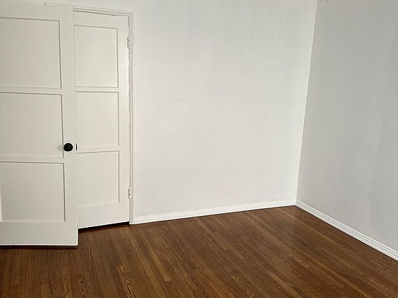 4th image of 921 N Sweetzer Ave #9