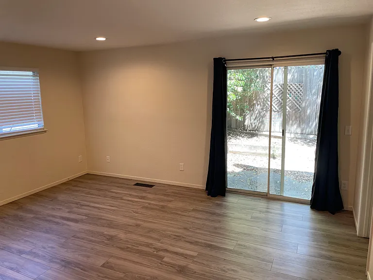 402 Butler Ct #B — Photo 6