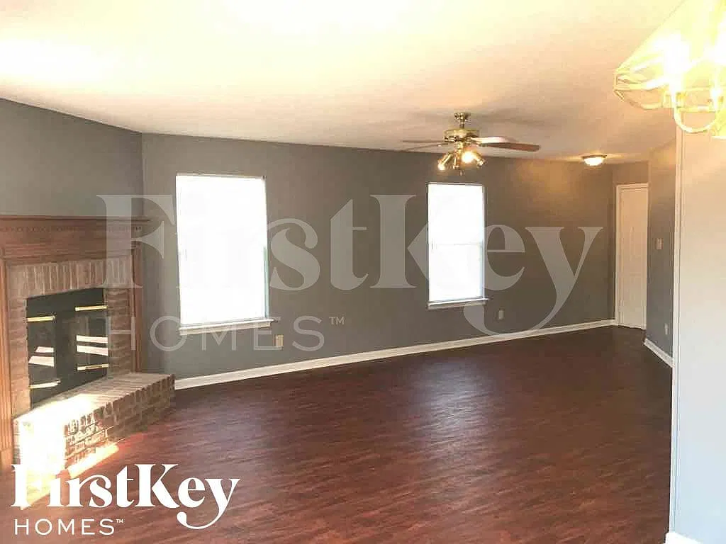 3 bed, 3.0 bath, 1742 sqft, $2,305 — Photo 4