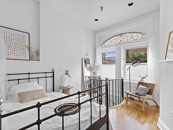 2nd image of 444 Jersey Ave APT 2