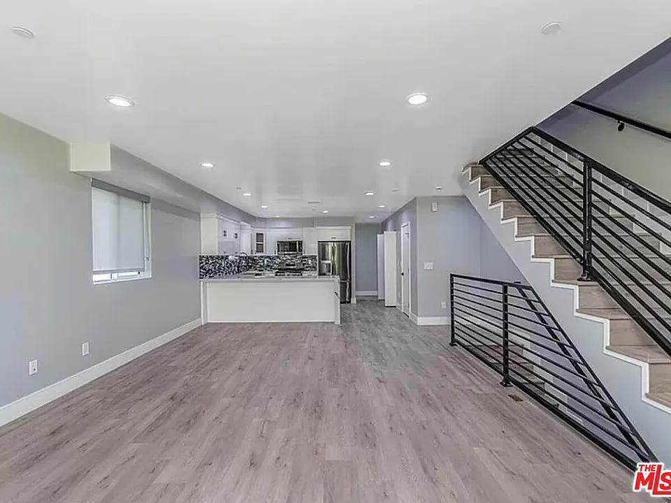 1947 N Vista Del Mar Ave