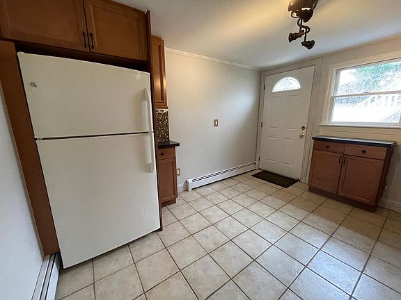 4th image of 210 Bergen Ct
