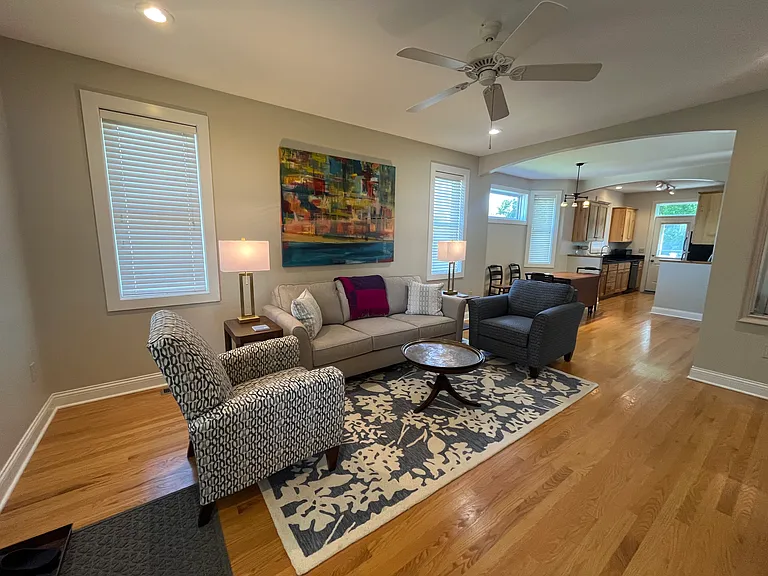 913 N Maple St — Photo 5