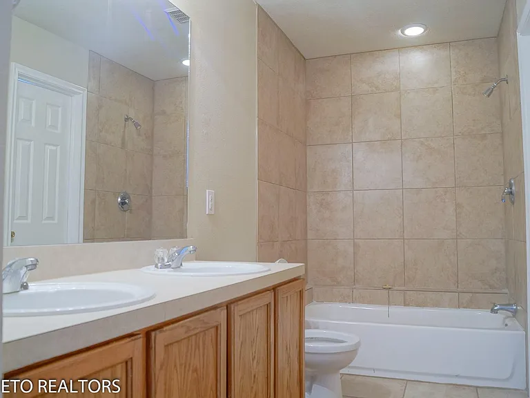 2819 Foster Hill Dr — Photo 23
