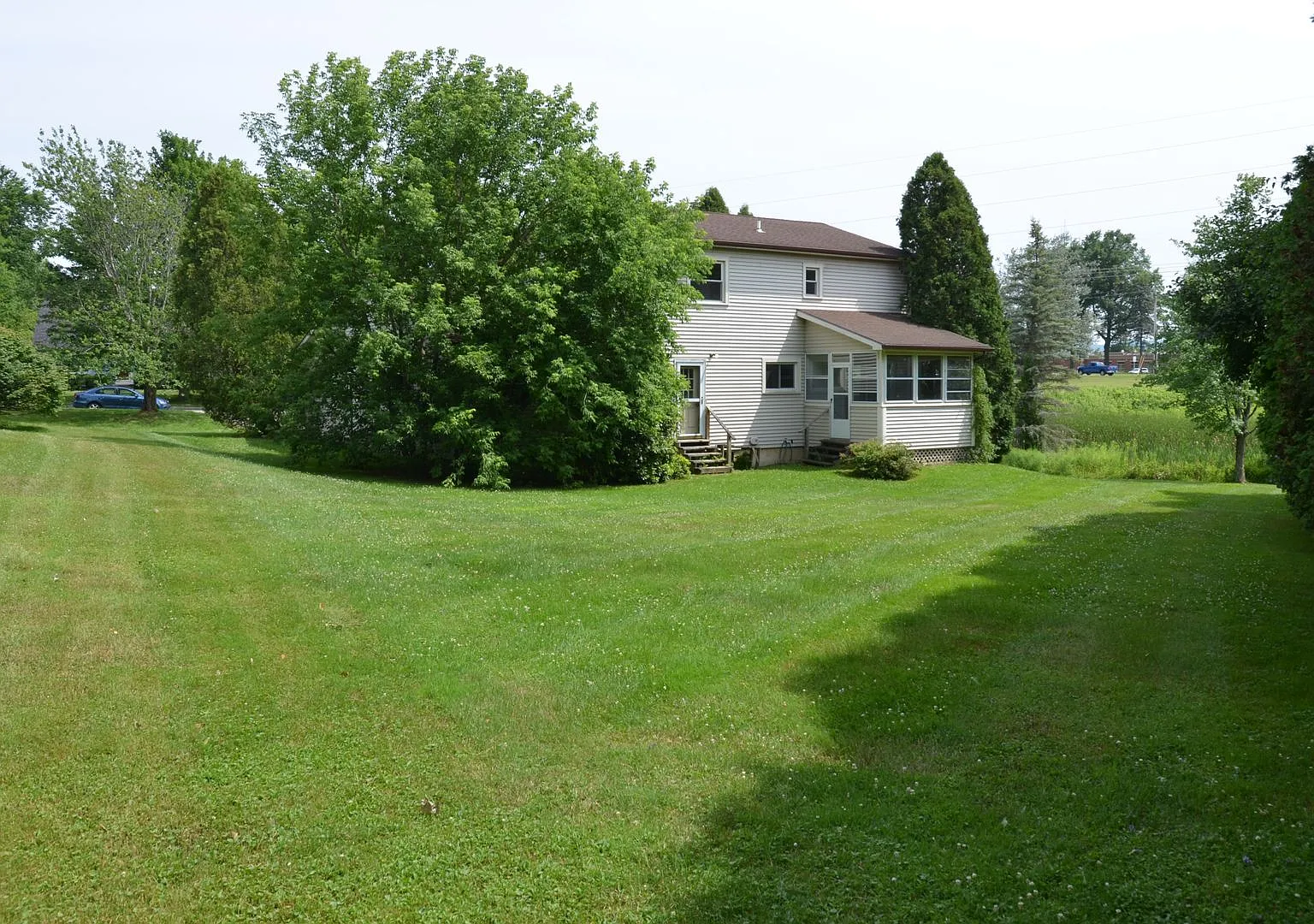 Spacious 4+ Bedroom Single-Family Home in Essex Junction — Photo 3