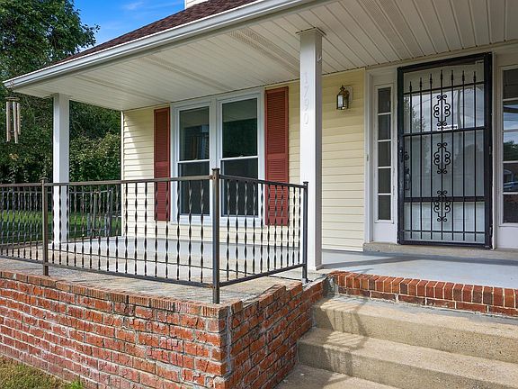 3rd image of 1790 Forrestdale Dr