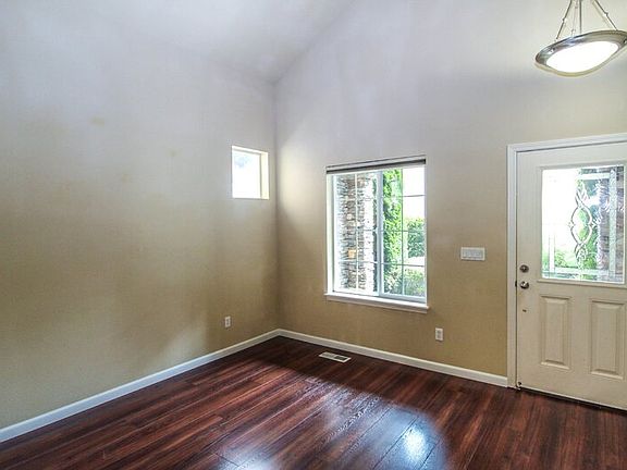 5th image of 4131 240th Pl SE