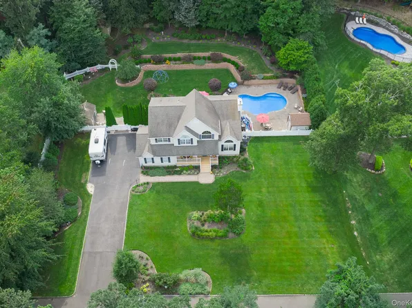 2835 N Wading River Road, Wading River, NY 11792