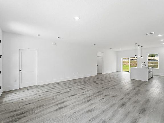 3rd image of 2861 W DELLWOOD STREET