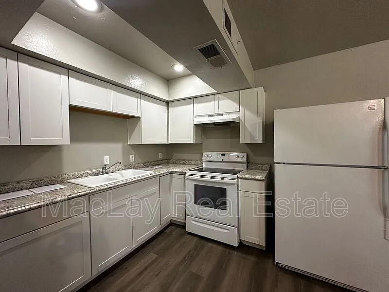 1421 E Fillmore St #4