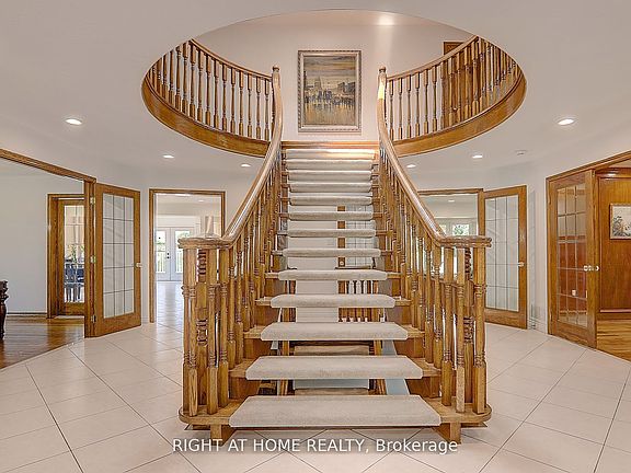 4th image of 1008 Mount Albert Rd