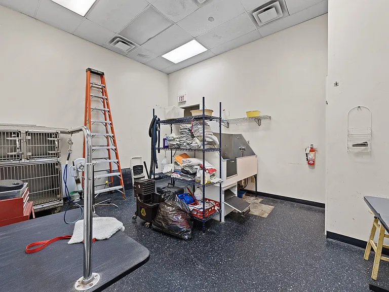 306 Orlando Ave — Photo 10