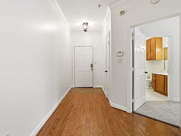 4th image of 316 Sterling Oaks Dr
