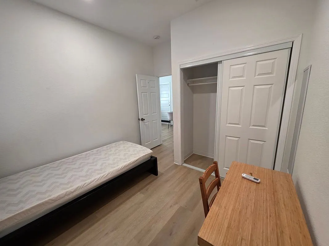 7 bed, 4.0 bath, 2803 sqft, $850 — Photo 4