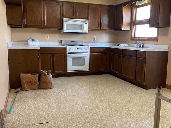 4th image of 2919 Walck Dr