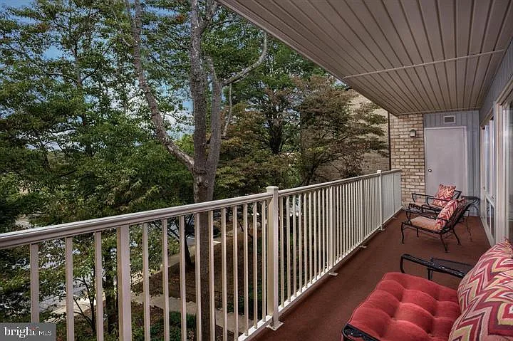 1 bed, 892 sqft, $1,720 — Photo 3